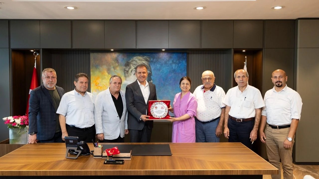 Mersin Büyükşehir Belediye Başkanı Vahap Seçer’e Gazetecilerden Ziyaret
